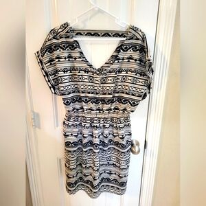 Size 1X Black and white dress